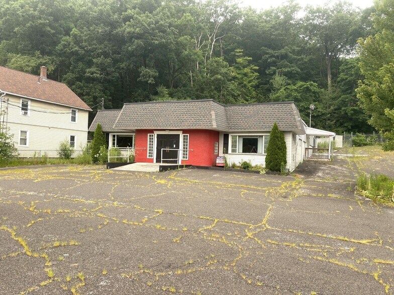 More Photos Of 2407 Winsted Rd, Torrington Freestanding For Sale