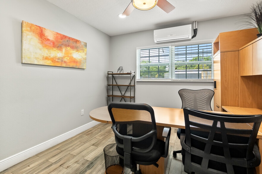 More Photos Of 5424 Edgewater Dr, Orlando Flex For Lease