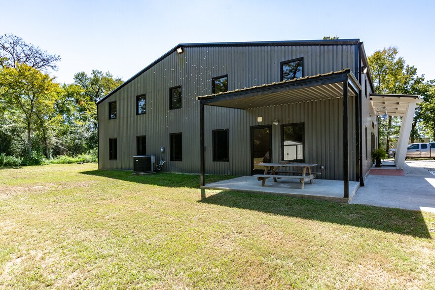 More Photos Of 12726 Moon Rd, Willis Loft Creative Space For Lease