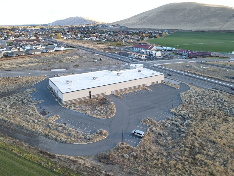 More Photos Of 2943 Belmont, West Richland Distribution For Lease