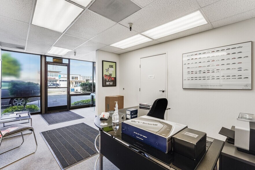 More Photos Of 1305-1331 Rollins Rd, Burlingame Warehouse For Lease