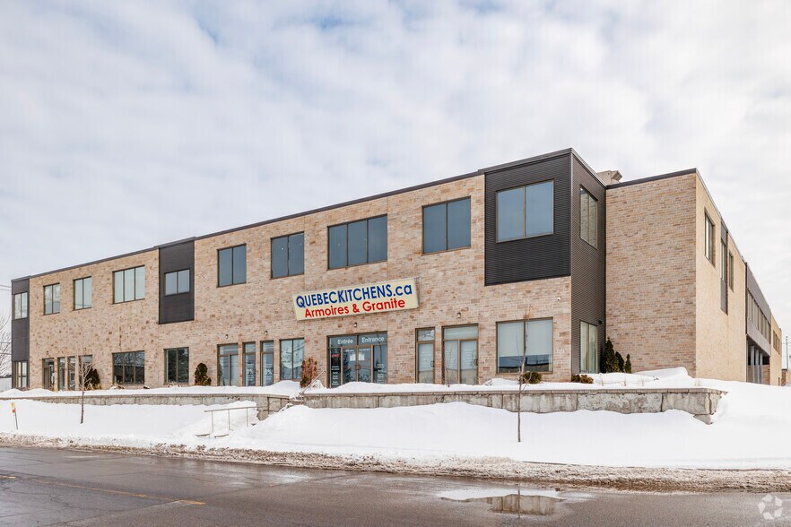 Primary Photo Of 310-350 Rue Ness, Montréal Light Distribution For Sale