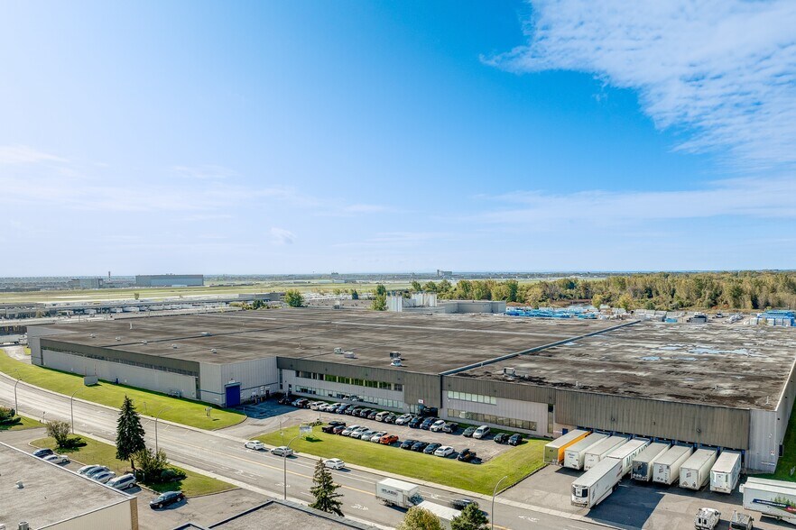 More Photos Of 2000 Rue Halpern, Montréal Distribution For Lease