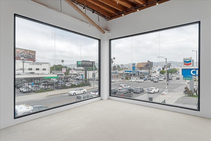More Photos Of 176 N La Brea Ave, Los Angeles Storefront Retail Office For Sale