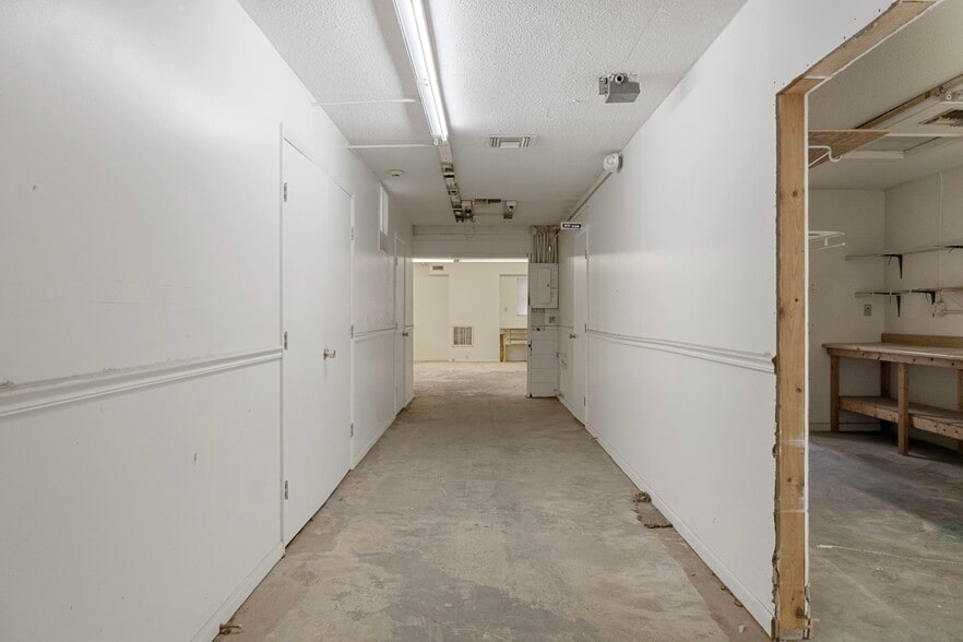 More Photos Of 377 Highway 40 W, Inglis Flex For Lease