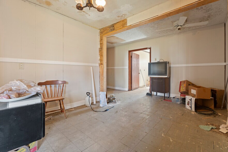 More Photos Of 300 Range St, Marshall Multifamily For Sale