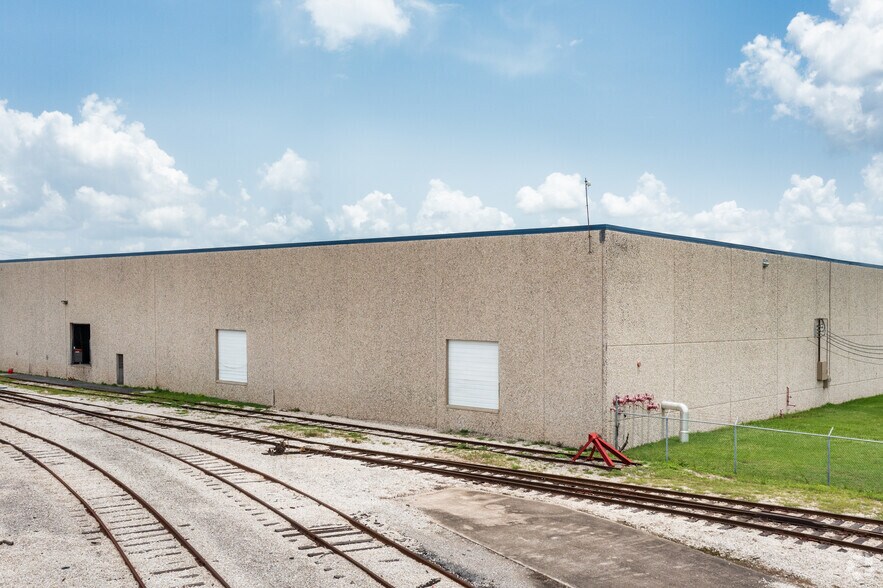 More Photos Of 8705 Citypark Loop, Houston Unknown For Lease