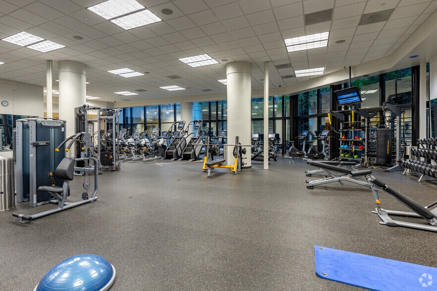More Photos Of 3333 Peachtree Rd Ne, Atlanta Office For Sale
