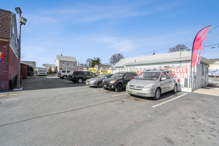 Primary Photo Of 79 Georges Rd, New Brunswick Auto Repair For Sale