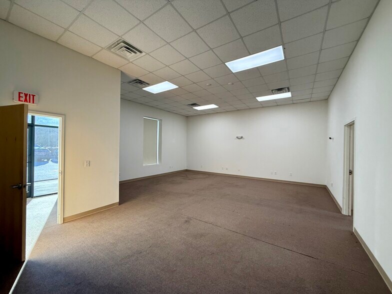 More Photos Of 207 Airport Rd, Fayetteville Light Manufacturing For Lease