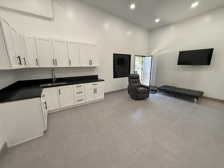 More Photos Of 1496 Harbor Ave, Long Beach Warehouse For Sale