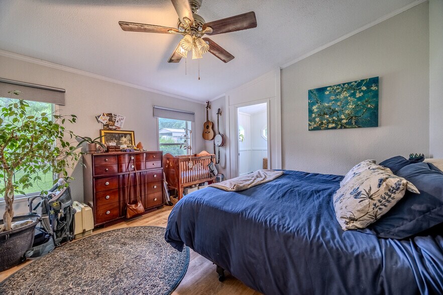 More Photos Of 2399 Twin Rivers Pt, Camdenton Trailer Camper Park For Sale