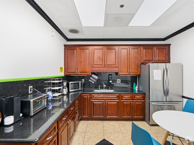 More Photos Of 205 E Alma Ave, San Jose Warehouse For Lease