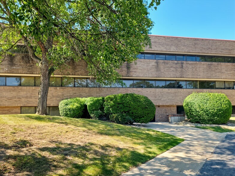 More Photos Of 20200 Governors Dr, Olympia Fields Coworking Space