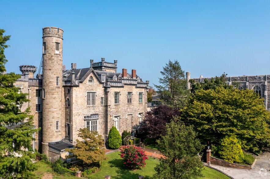 Primary Photo Of 29 Castle Pl, New Rochelle Schools For Lease