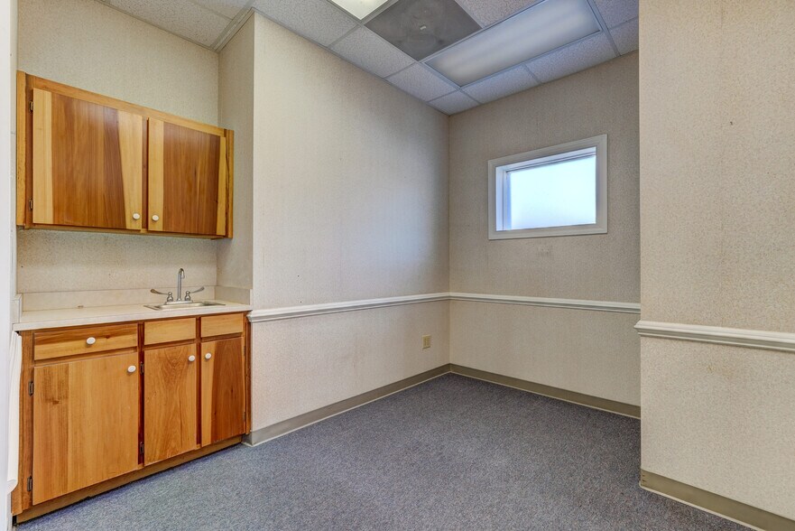 More Photos Of 247 W Kings Hwy, Eden Storefront Retail Office For Sale