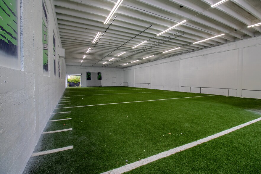 More Photos Of 3031-3035 NE 12th Ter, Oakland Park Warehouse For Sale