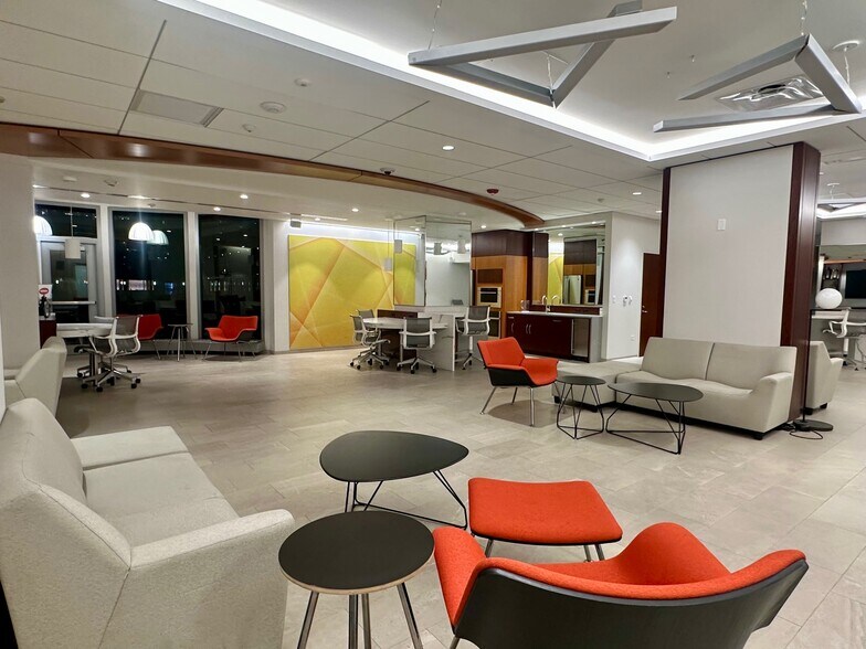 More Photos Of 400 E Randolph St, Chicago Apartments For Lease