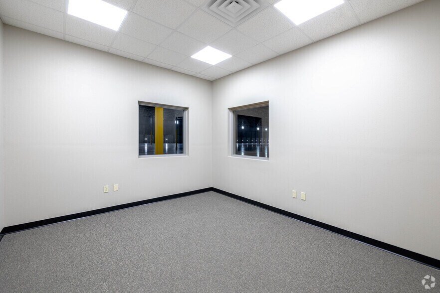 More Photos Of 3900 County Line Road, Lakeland Distribution For Lease