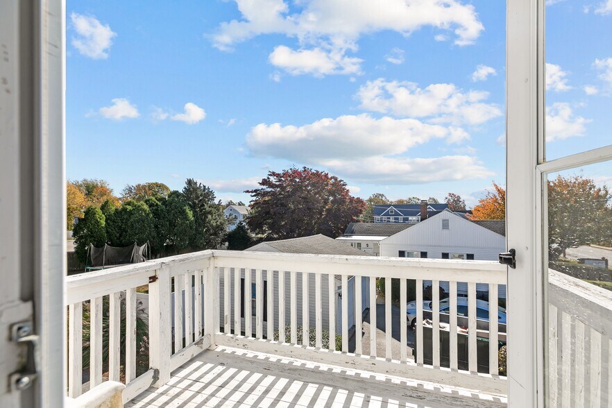 More Photos Of 74 Valley Rd, Middletown Office For Sale