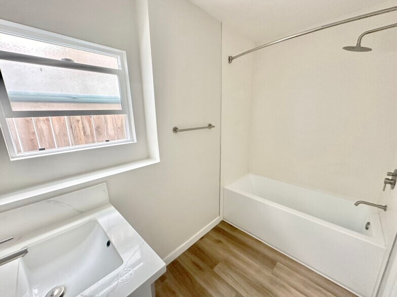 More Photos Of 825 Manhattan Ave, Hermosa Beach Apartments For Sale