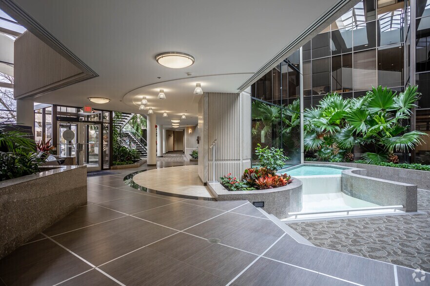 More Photos Of 100 E Campus View Blvd, Columbus Unknown For Lease