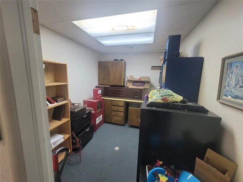 More Photos Of 405 N Harmon Ave, Watonga Office For Sale