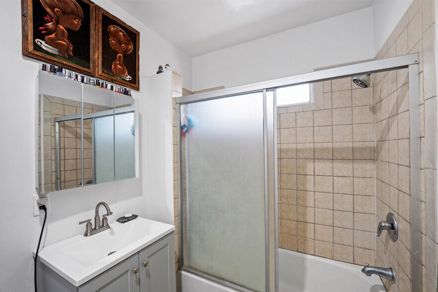 More Photos Of 204 S Serrano Ave, Los Angeles Apartments For Sale