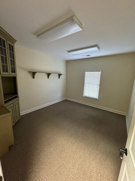 More Photos Of 1000 Loudermilk Dr, Marietta Unknown For Lease