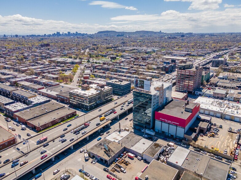 More Photos Of 3737 Boul Cremazie E, Montréal Office For Sale