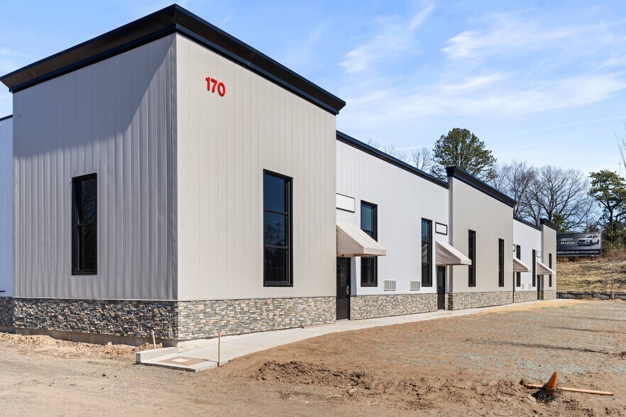 More Photos Of 170 Scott Swamp rd, Farmington Unknown For Lease