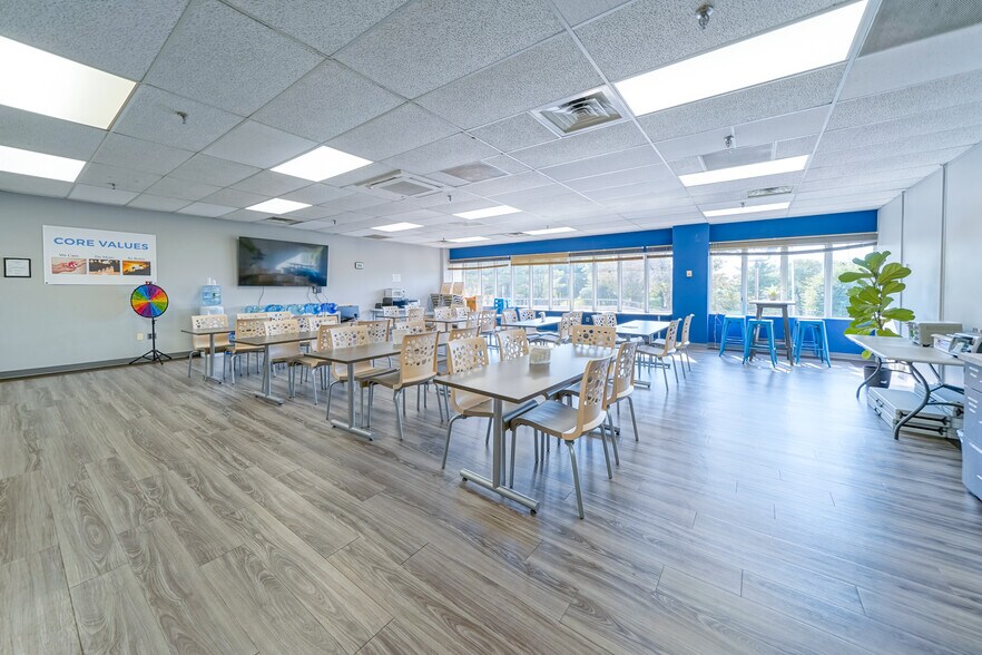 More Photos Of 663 E Crescent Ave, Ramsey Office For Lease