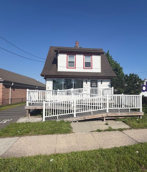 Primary Photo Of 3000 Main St, Stratford Office Residential For Sale