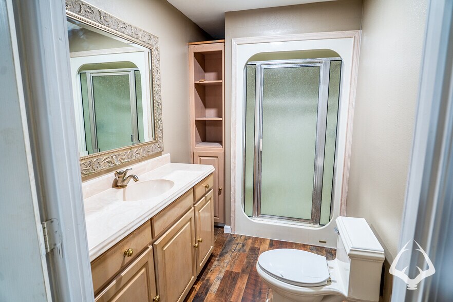 More Photos Of 205 N Wheeler Rd, Colmesneil Office For Sale