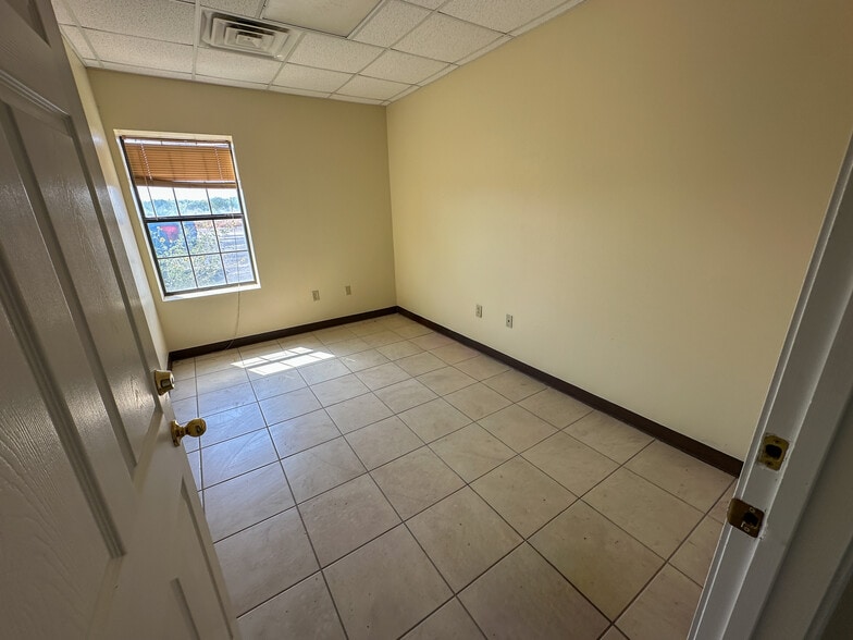More Photos Of 243 Foster Dr, Asherton Warehouse For Sale