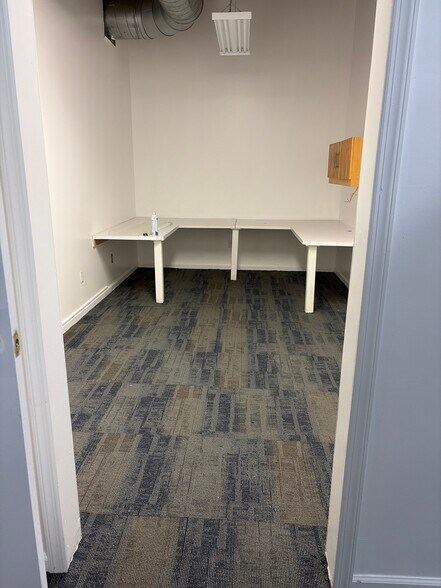 More Photos Of 17-19 Industrial Ave, Fairview Loft Creative Space For Lease