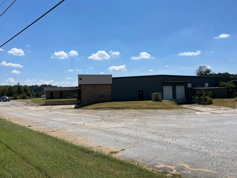 More Photos Of 9479 S Main St, Jonesboro Manufacturing For Lease
