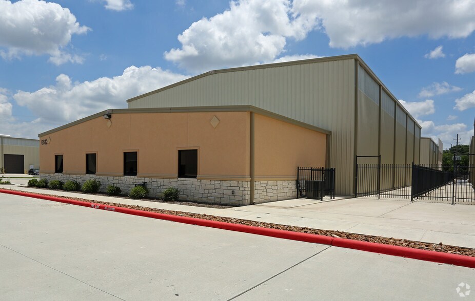 More Photos Of 6812 Bourgeois Rd, Houston Warehouse For Lease