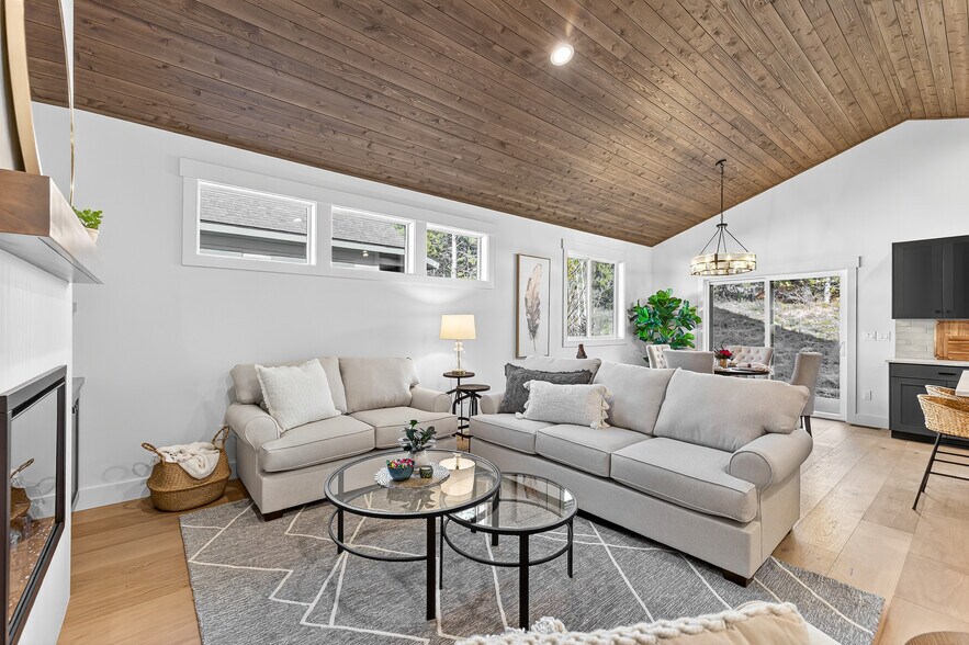 More Photos Of 101, 103 Bighorn Court, Mccall Specialty For Sale