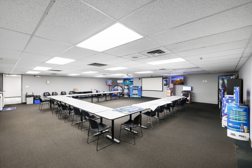 More Photos Of 6715 E Mission Ave, Spokane Warehouse For Lease