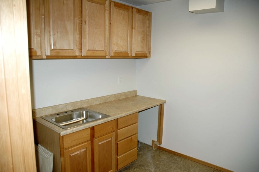More Photos Of 1385 Admiral Pl, Ferndale Warehouse For Lease