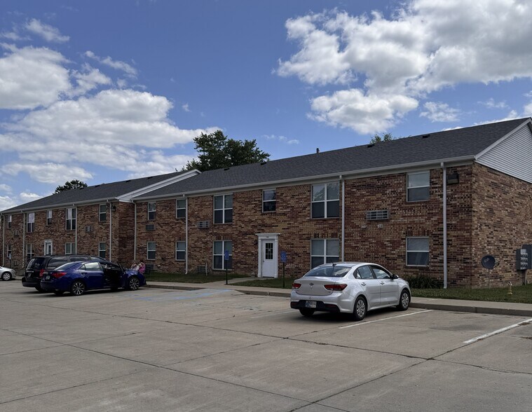 More Photos Of 1100 W Mill St, Summitville Apartments For Sale