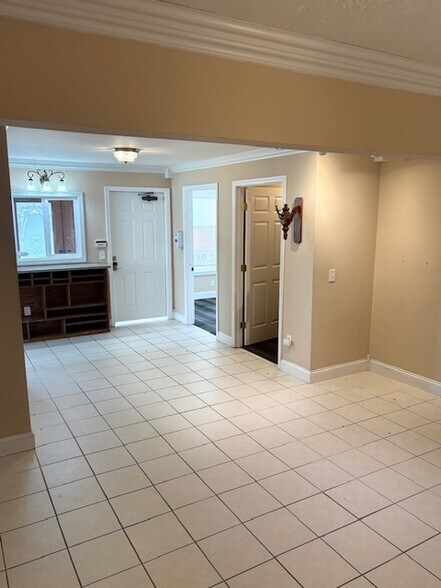 More Photos Of 1302 Old Elizabethtown Rd, Hodgenville Flex For Sale