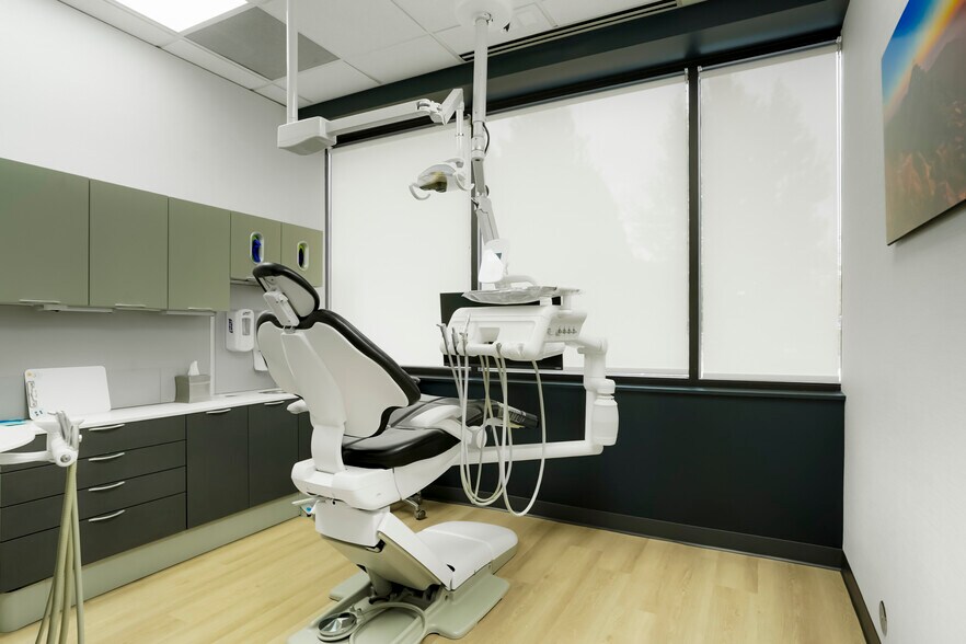 More Photos Of 10789 Bradford Rd, Littleton Office For Sale