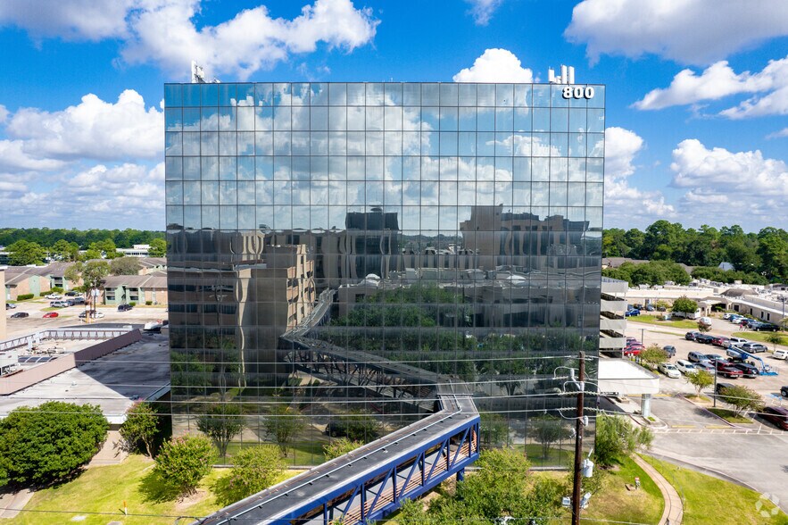 More Photos Of 800 Peakwood Dr, Houston Unknown For Lease