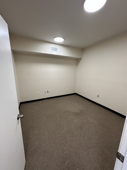 More Photos Of 216 N Columbia St, Covington Office For Lease