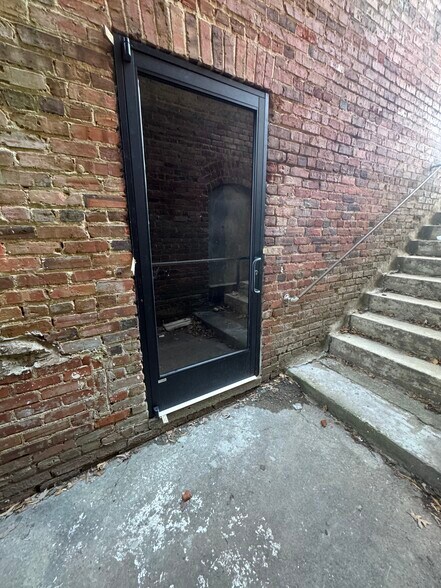 More Photos Of 320 Virginia Ave, Clarksville Specialty For Sale