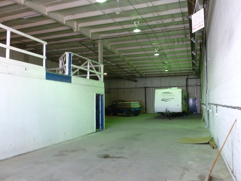 More Photos Of 8319 Chiles Industrial Av, Red Deer Warehouse For Sale
