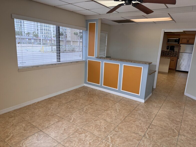 More Photos Of 5050 Gulf Blvd, Saint Petersburg Storefront For Lease