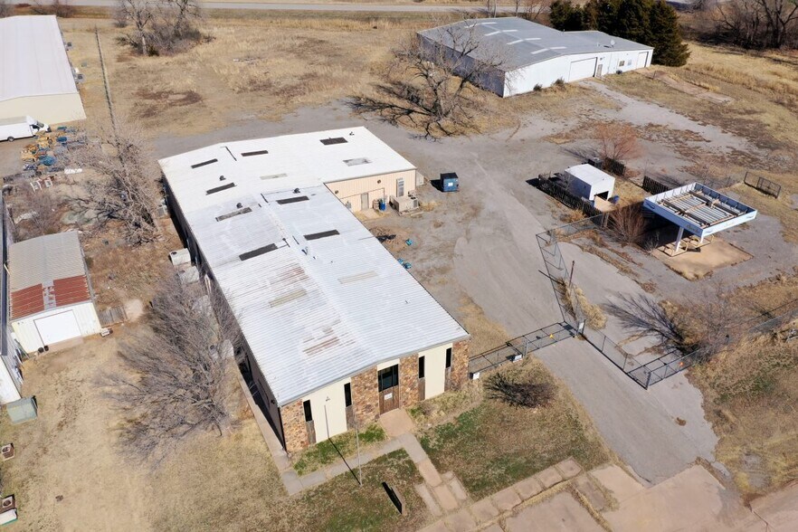 More Photos Of 1710 Charles Allen Dr, Chickasha Manufacturing For Sale